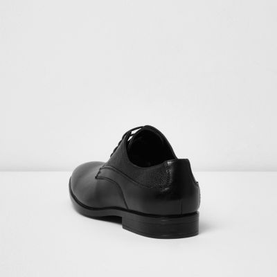 Black textured smart shoes